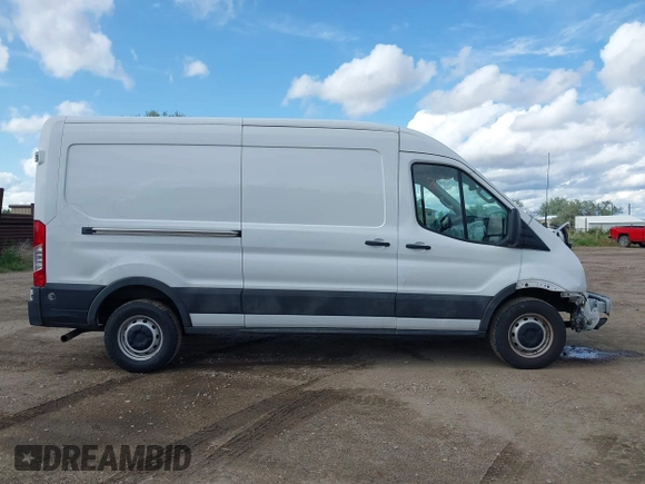 2024 Ford Transit Cargo z VIN 1FTBR1C84RKA32473, wystawiony jako IAAI lot #42438142 z przebiegiem 40 817 mil mil oraz . Historia ofert i sprzedaży dostępna na DreamBid. Obrazek 14.