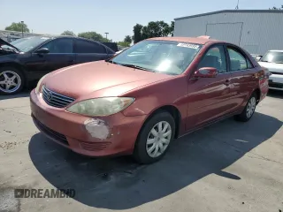 2005 Toyota Camry STD z VIN 4T1BE32K15U096856, wystawiony jako Copart lot #59593935 z przebiegiem 271 002 mil mil oraz Czysty tytuł • Clean title. Historia ofert i sprzedaży dostępna na DreamBid. Obrazek 1.