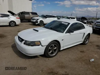 2003 Ford Mustang GT Deluxe z VIN 1FAFP42X73F335318, wystawiony jako Copart lot #55626645 z przebiegiem 62 989 mil mil oraz Szkoda całkowita • Salvage title. Historia ofert i sprzedaży dostępna na DreamBid. Obrazek 1.