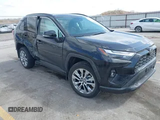 2024 Toyota RAV4 XLE Premium z VIN 2T3A1RFV8RC458744, wystawiony jako IAAI lot #42031214 z przebiegiem 6 333 mil mil oraz . Historia ofert i sprzedaży dostępna na DreamBid. Obrazek 1.