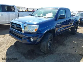 2008 Toyota Tacoma PreRunner with VIN 5TETU62N78Z590352, listed as a IAAI auction lot 41818321 with 190,762 mi miles. Bid and sale history available at carsss.com. Image 2.