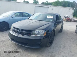 2014 Dodge Avenger SE z VIN 1C3CDZAG9EN104275, wystawiony jako IAAI lot #42311309 z przebiegiem 245 938 mil mil oraz . Historia ofert i sprzedaży dostępna na DreamBid. Obrazek 2.