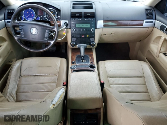 2008 Volkswagen Touareg V6 z VIN WVGBE77LX8D000610, wystawiony jako Copart lot #58434065 z przebiegiem 208 718 mil mil oraz Czysty tytuł • Clean title. Historia ofert i sprzedaży dostępna na DreamBid. Obrazek 8.