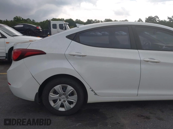 2016 Hyundai Elantra SE z VIN 5NPDH4AE0GH688736, wystawiony jako IAAI lot #42390551 z przebiegiem 225 366 mil mil oraz . Historia ofert i sprzedaży dostępna na DreamBid. Obrazek 19.