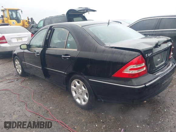 2005 Mercedes-Benz C 240 z VIN WDBRF81J25F610335, wystawiony jako IAAI lot #41537990 z przebiegiem 207 104 mil mil oraz . Historia ofert i sprzedaży dostępna na DreamBid. Obrazek 3.