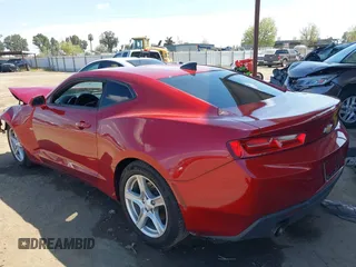 2018 Chevrolet Camaro 1LT z VIN 1G1FB1RS6J0139963, wystawiony jako IAAI lot #41885065 z przebiegiem 45 260 mil mil oraz . Historia ofert i sprzedaży dostępna na DreamBid. Obrazek 3.