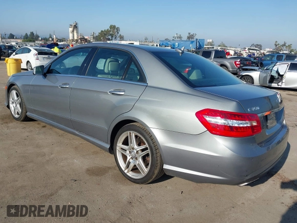 2013 Mercedes-Benz E 350 Luxury z VIN WDDHF5KB0DA745639, wystawiony jako IAAI lot #42407026 z przebiegiem 305 400 mil mil oraz . Historia ofert i sprzedaży dostępna na DreamBid. Obrazek 3.