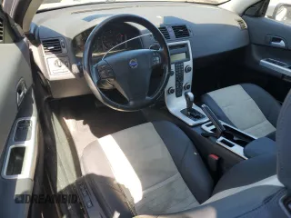 2011 Volvo C30 z VIN YV1672MK3B2233241, wystawiony jako Copart lot #71076394 z przebiegiem 107 843 mil mil oraz Szkody całkowita. Historia ofert i sprzedaży dostępna na DreamBid. Obrazek 8.