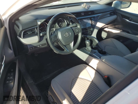 2020 Toyota Camry SE z VIN 4T1G11AK7LU985634, wystawiony jako Copart lot #44542155 z przebiegiem 54 494 mil mil oraz Nie do naprawy • Non repairable. Historia ofert i sprzedaży dostępna na DreamBid. Obrazek 8.