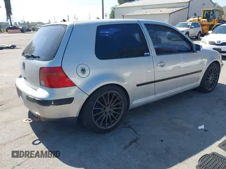 1999 Volkswagen Golf z VIN WVWBA31J0XW484354, wystawiony jako IAAI lot #41653219 z przebiegiem 255 725 mil mil oraz . Historia ofert i sprzedaży dostępna na DreamBid. Obrazek 4.