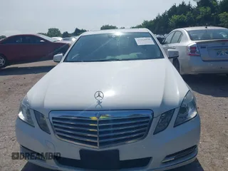 2013 Mercedes-Benz E 350 Luxury z VIN WDDHF5KB9DA733604, wystawiony jako IAAI lot #42514039 z przebiegiem 131 047 mil mil oraz . Historia ofert i sprzedaży dostępna na DreamBid. Obrazek 12.