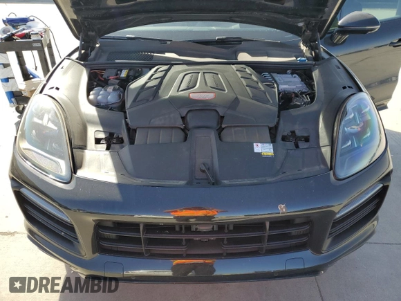 2021 Porsche Cayenne GTS z VIN WP1AG2AY3MDA34902, wystawiony jako Copart lot #49510465 z przebiegiem Nie podano mil oraz Szkoda całkowita • Salvage title. Historia ofert i sprzedaży dostępna na DreamBid. Obrazek 12.