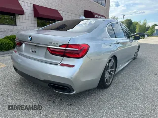 2017 BMW 7 Series ALPINA B7 xDrive z VIN WBA7F2C5XHG422275, wystawiony jako Copart lot #58860745 z przebiegiem 78 093 mil mil oraz Szkody całkowita. Historia ofert i sprzedaży dostępna na DreamBid. Obrazek 4.