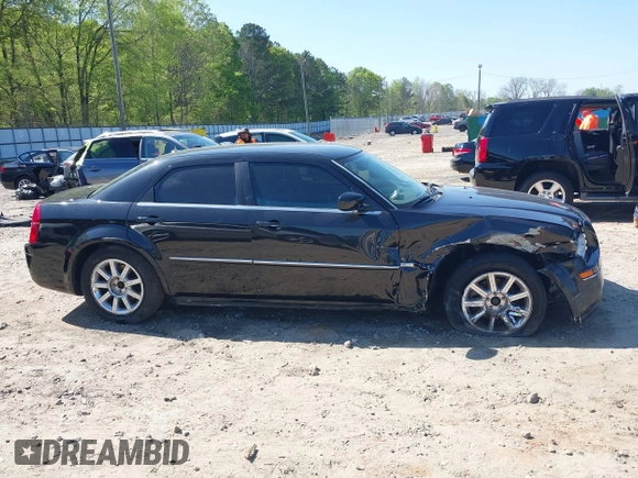 2008 Chrysler 300 Touring with VIN 2C3LA53G78H272475, listed as a IAAI auction lot 41998387 with 177,858 mi miles. Bid and sale history available at carsss.com. Image 12.
