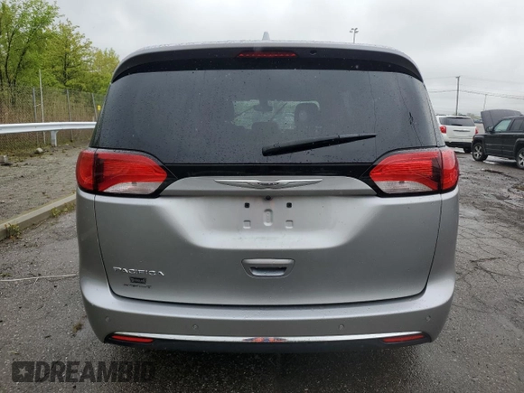 2017 Chrysler Pacifica Touring L with VIN 2C4RC1BG2HR552731, listed as a Copart auction lot 55069825 with 33,315 mi miles and Salvage Title. Bid and sale history available at DreamBid. Image 6.
