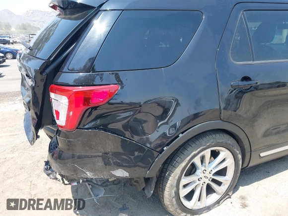 2019 Ford Explorer XLT z VIN 1FM5K7D85KGA73010, wystawiony jako IAAI lot #42397982 z przebiegiem 80 885 mil mil oraz . Historia ofert i sprzedaży dostępna na DreamBid. Obrazek 6.
