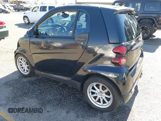 2009 Smart fortwo Pure z VIN WMEEJ31X49K218655, wystawiony jako IAAI lot #40850458 z przebiegiem 243 075 mil mil oraz . Historia ofert i sprzedaży dostępna na DreamBid. Obrazek 3.