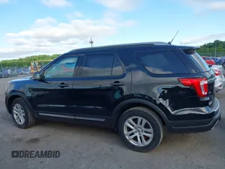 2018 Ford Explorer XLT z VIN 1FM5K8D85JGC21810, wystawiony jako IAAI lot #42269512 z przebiegiem 68 533 mil mil oraz . Historia ofert i sprzedaży dostępna na DreamBid. Obrazek 14.