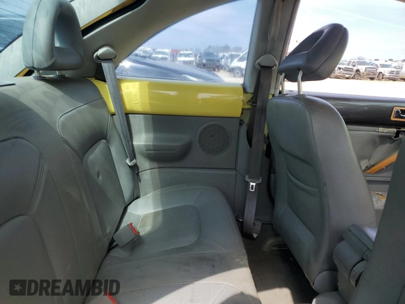 2000 Volkswagen Beetle GLX with VIN 3VWDD21CXYM493847, listed as a Copart auction lot 45301135 with 141,676 mi miles and Salvage Title. Bid and sale history available at DreamBid. Image 10.