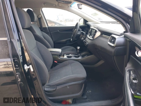 2019 Kia Sorento LX z VIN 5XYPG4A52KG490322, wystawiony jako IAAI lot #41928525 z przebiegiem 89 921 mil mil oraz . Historia ofert i sprzedaży dostępna na DreamBid. Obrazek 5.
