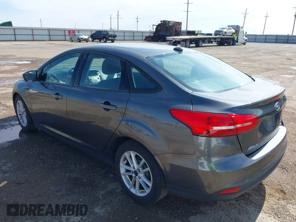 2017 Ford Focus SE z VIN 1FADP3F22HL235085, wystawiony jako IAAI lot #42465812 z przebiegiem 84 419 mil mil oraz . Historia ofert i sprzedaży dostępna na DreamBid. Obrazek 3.