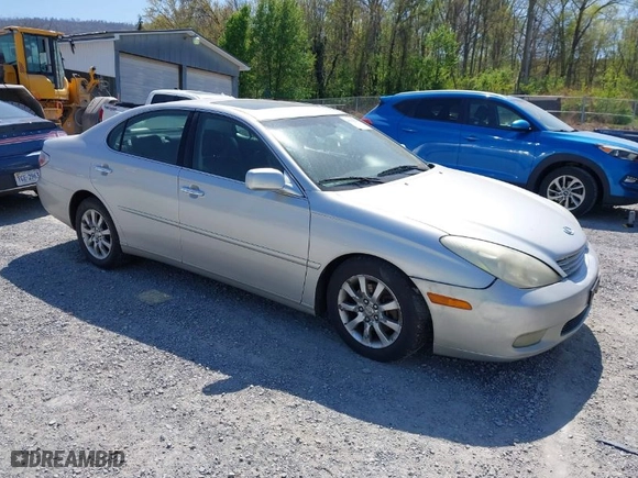 2002 Lexus ES 300 with VIN JTHBF30G220055704, listed as a IAAI auction lot 41994536 with 326,282 mi miles. Bid and sale history available at carsss.com. Image 1.