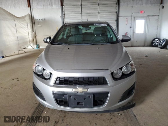 2012 Chevrolet Sonic LT z VIN 1G1JD5SH0C4160507, wystawiony jako Copart lot #49842145 z przebiegiem 134 777 mil mil oraz Czysty tytuł • Clean title. Historia ofert i sprzedaży dostępna na DreamBid. Obrazek 5.