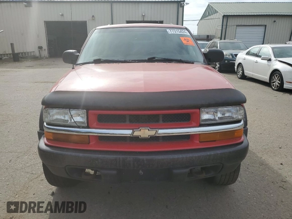 2000 Chevrolet Blazer LS z VIN 1GNCT18W8YK155812, wystawiony jako Copart lot #77315424 z przebiegiem 151 418 mil mil oraz Czysty tytuł • Clean title. Historia ofert i sprzedaży dostępna na DreamBid. Obrazek 5.
