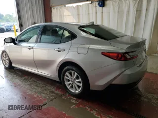 2025 Toyota Camry LE z VIN 4T1DAACK7SU531561, wystawiony jako Copart lot #59753345 z przebiegiem Nie podano mil oraz Nie do naprawy • Non repairable. Historia ofert i sprzedaży dostępna na DreamBid. Obrazek 2.