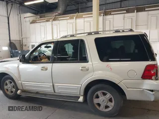 2005 Ford Expedition Limited with VIN 1FMFU20585LA92398, listed as a IAAI auction lot 40339627 with 154,554 mi miles. Bid and sale history available at carsss.com. Image 14.