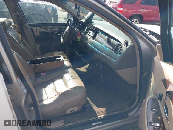 1999 Lincoln Town Car Signature with VIN 1LNHM82W0XY710627, listed as a IAAI auction lot 42440024 with 268,639 mi miles and . Bid and sale history available at DreamBid. Image 5.