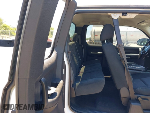 2007 Chevrolet Silverado 1500 LT w/2LT with VIN 2GCEC19JX71663055, listed as a IAAI auction lot 42192320 with 164,964 mi miles. Bid and sale history available at carsss.com. Image 8.