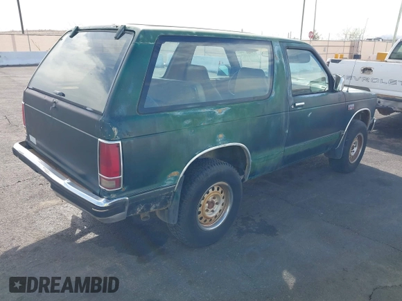 1986 Chevrolet Blazer z VIN 1G8CT18R5G8107497, wystawiony jako IAAI lot #41857104 z przebiegiem 220 287 mil mil oraz . Historia ofert i sprzedaży dostępna na DreamBid. Obrazek 4.