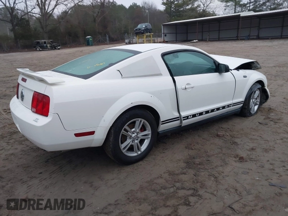 2005 Ford Mustang Deluxe with VIN 1ZVFT80N455211561, listed as a IAAI auction lot 41548177 with Not Provided miles. Bid and sale history available at carsss.com. Image 4.