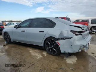 2023 BMW i7 xDrive60 z VIN WBY53EJ0XPCL55905, wystawiony jako Copart lot #46394144 z przebiegiem Nie podano mil oraz Szkody całkowita. Historia ofert i sprzedaży dostępna na DreamBid. Obrazek 2.