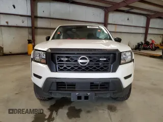 2024 Nissan Frontier S z VIN 1N6ED1CL3RN654025, wystawiony jako Copart lot #58510495 z przebiegiem 8 665 mil mil oraz Czysty tytuł • Clean title. Historia ofert i sprzedaży dostępna na DreamBid. Obrazek 5.