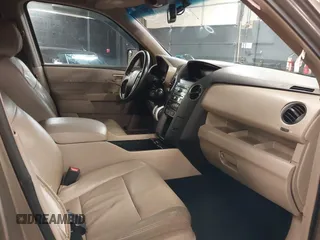 2009 Honda Pilot EX-L with VIN 5FNYF48639B011686, listed as a IAAI auction lot 41958353 with 155,382 mi miles and . Bid and sale history available at carsss.com. Image 5.