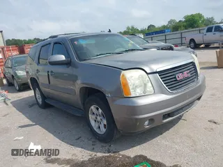 2008 GMC Yukon SLT w/4SB with VIN 1GKFC13J08R137057, listed as a IAAI auction lot 41809980 with 239,105 mi miles. Bid and sale history available at carsss.com. Image 1.
