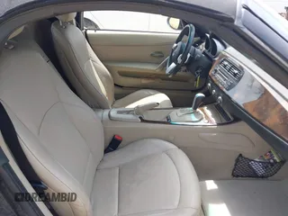 2008 BMW Z4 3.0i z VIN 4USBU33598LW75887, wystawiony jako IAAI lot #42168048 z przebiegiem 78 172 mil mil oraz . Historia ofert i sprzedaży dostępna na DreamBid. Obrazek 5.