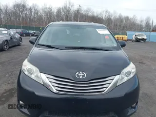 2017 Toyota Sienna XLE Auto Access Seat with VIN 5TDYZ3DC4HS886380, listed as a IAAI auction lot 41819662 with 382,793 mi miles. Bid and sale history available at carsss.com. Image 12.