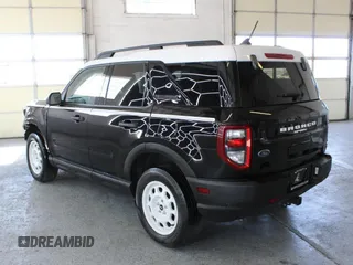 2023 Ford Bronco Sport Heritage z VIN 3FMCR9G60PRE07470, wystawiony jako Copart lot #60569615 z przebiegiem 16 236 mil mil oraz Szkoda całkowita • Salvage title. Historia ofert i sprzedaży dostępna na DreamBid. Obrazek 4.