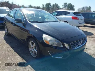 2013 Volvo S60 T5 Premier with VIN YV1612FS8D2218879, listed as a IAAI auction lot 41998703 with 139,085 mi miles. Bid and sale history available at carsss.com. Image 1.