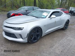 2017 Chevrolet Camaro 1LT z VIN 1G1FB1RXXH0179842, wystawiony jako IAAI lot #42192280 z przebiegiem 89 548 mil mil oraz . Historia ofert i sprzedaży dostępna na DreamBid. Obrazek 2.