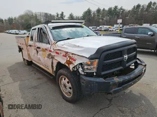 2017 Ram 2500 Tradesman z VIN 3C6UR5HJXHG647375, wystawiony jako IAAI lot #42608451 z przebiegiem 162 998 mil mil oraz . Historia ofert i sprzedaży dostępna na DreamBid. Obrazek 39.