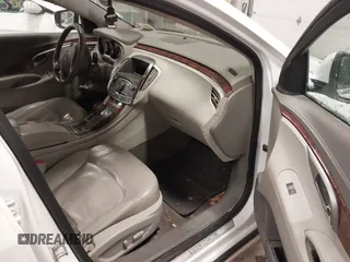 2010 Buick LaCrosse CXL z VIN 1G4GD5EG3AF165301, wystawiony jako IAAI lot #41002449 z przebiegiem 202 659 mil mil oraz . Historia ofert i sprzedaży dostępna na DreamBid. Obrazek 5.