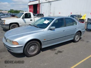 1998 BMW 5 Series 540i z VIN WBADE6328WBW62177, wystawiony jako IAAI lot #42450329 z przebiegiem Nie podano mil oraz . Historia ofert i sprzedaży dostępna na DreamBid. Obrazek 2.