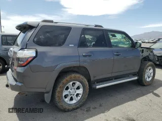 2021 Toyota 4Runner SR5 with VIN JTEMU5JR0M5962609, listed as a Copart auction lot 55848695 with 61,595 mi miles and Salvage title. Bid and sale history available at DreamBid. Image 3.