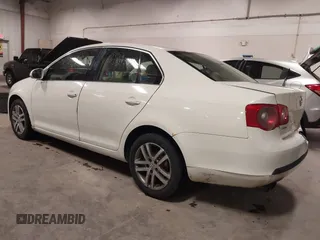 2005 Volkswagen Jetta 2.5L with VIN 3VWSF71K55M627164, listed as a IAAI auction lot 41472265 with 233,937 mi miles and . Bid and sale history available at DreamBid. Image 3.