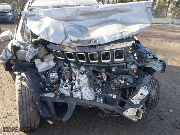 2020 Jeep Compass Latitude w/Sun/Safety Pkg with VIN 3C4NJCBB8LT102401, listed as a IAAI auction lot 41479940 with 1 mi miles. Bid and sale history available at carsss.com. Image 6.