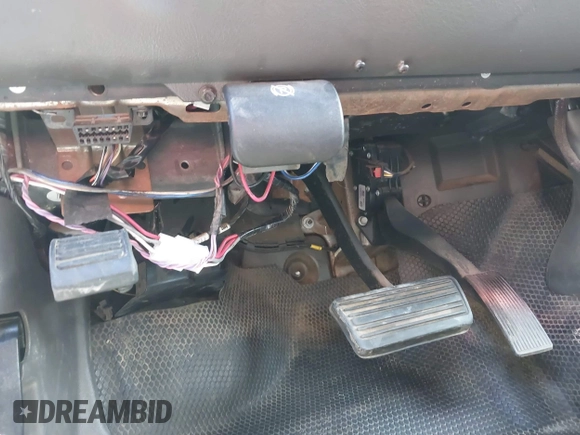2007 Chevrolet Silverado 1500 with VIN 1GBHC29D37E134322, listed as a IAAI auction lot 41794042 with 206,020 mi miles and . Bid and sale history available at DreamBid. Image 18.